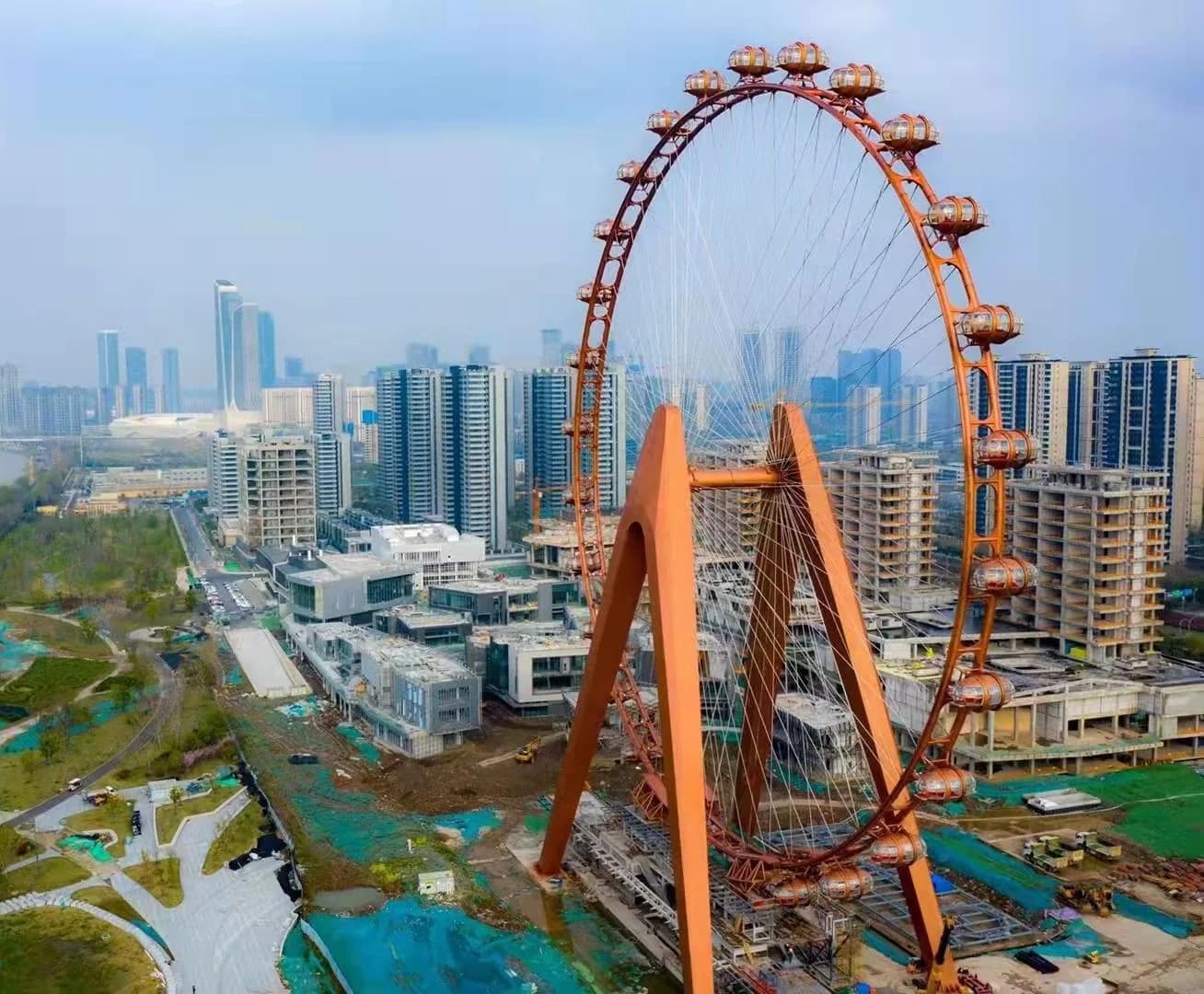 Inclined orange support columns of Nanjing observation wheel