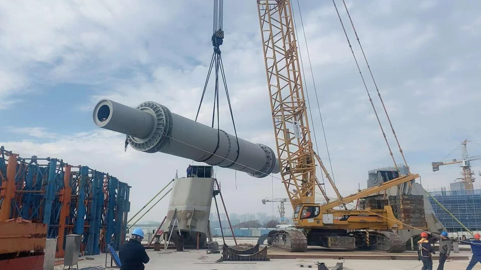 A crane lifting a hub component during installation of the Suzhou wheel